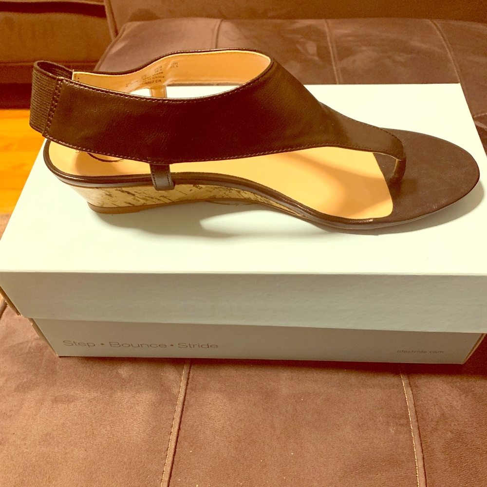 Easy Spirit Black Sandals w/Low Wedge - 8 1/2 Wide - Excellent Condition